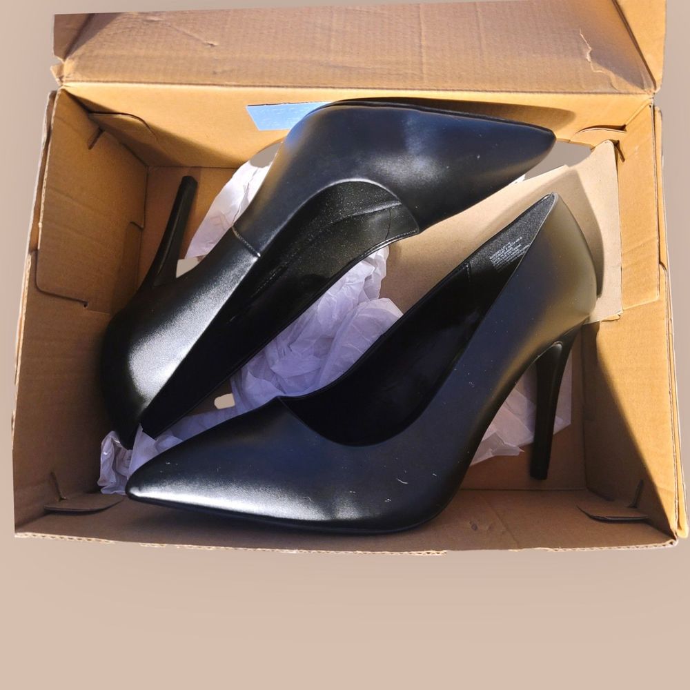 JustFab Size 9.5 High Heeled Pumps Matte Black Faux Leather Office